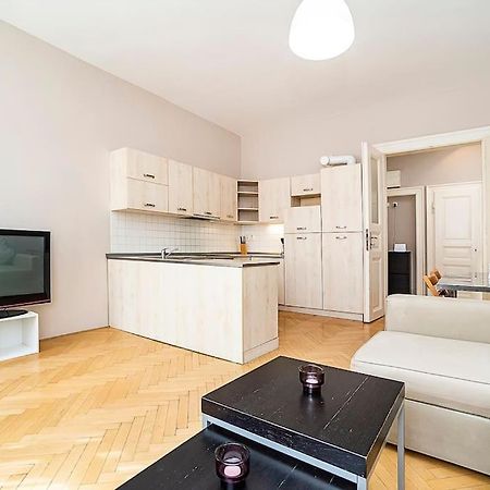 Cozy And Sunny Apartment In Uptown Praha Exteriér fotografie
