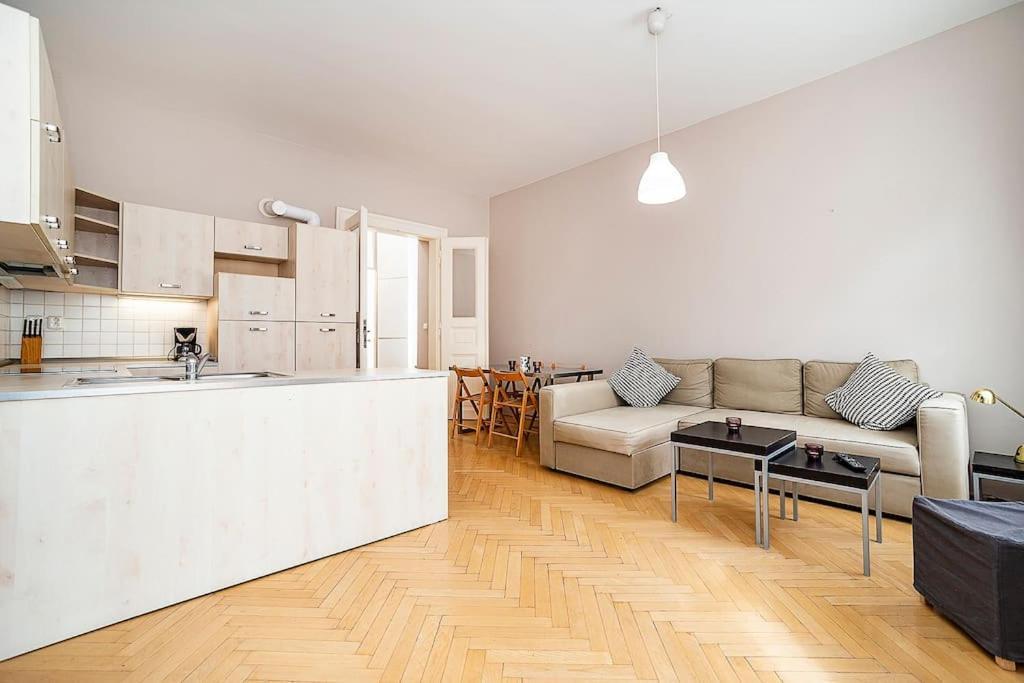 Cozy And Sunny Apartment In Uptown Praha Exteriér fotografie