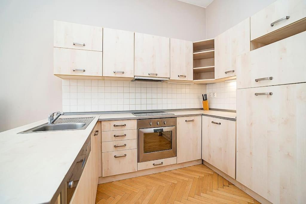 Cozy And Sunny Apartment In Uptown Praha Exteriér fotografie