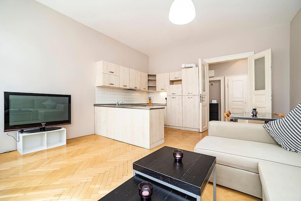Cozy And Sunny Apartment In Uptown Praha Exteriér fotografie